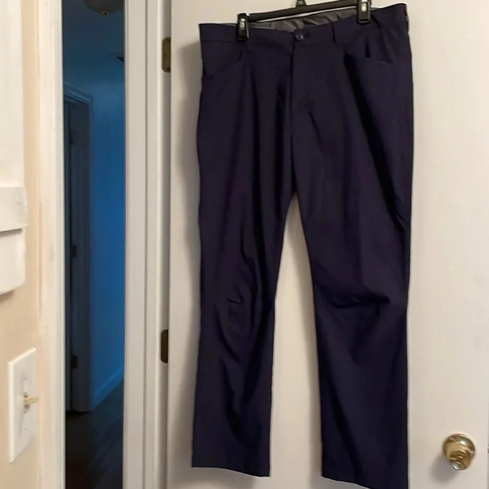 Eddie Bauer men’s navy pants. Size 38x30. Zippered front. Front and back pockets